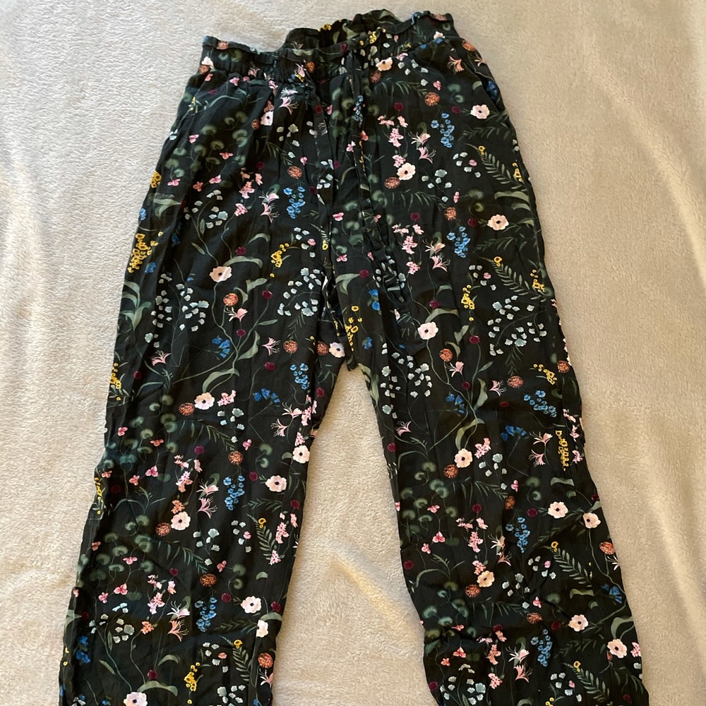 H&M floral dark green pants